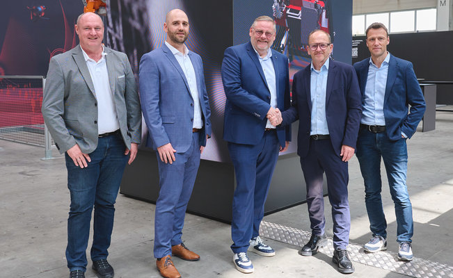 From left to right: Thomas Rathner (Head of Casting Technology, Fill), Christian Diehm (Head of Central Finance, Kurtz Ersa), Thomas Mühleck (CEO Kurtz Ersa), Andreas Fill (Owner and CEO, Fill), Martin Reiter (CFO, Fill), Photo: Fill From left to right: Thomas Rathner (Head of Casting Technology, Fill), Christian Diehm (Head of Central Finance, Kurtz Ersa), Thomas Mühleck (CEO Kurtz Ersa), Andreas Fill (Owner and CEO, Fill), Martin Reiter (CFO, Fill), Photo: Fill