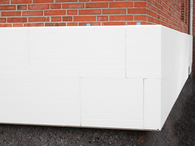 Façade insulation made of EPS Insulating a house wall with the help of particle foam