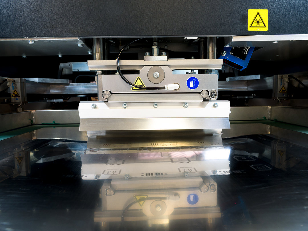 Cleaning the underside of the stencil Cleaning the underside of the stencil