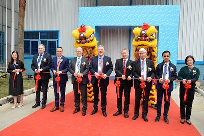 Representatives of the Kurtz Ersa Management at the opening of the extension building at the site in Zhuhai