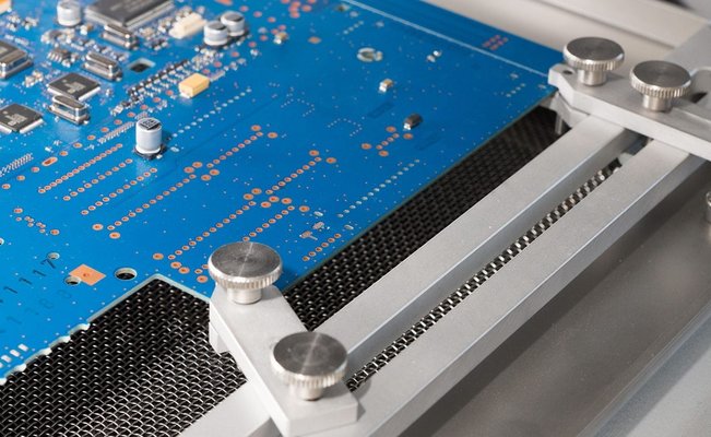 High Q Electronic Service relies on Ersa HR 550 High Q Electronic Service relies on Ersa HR 550