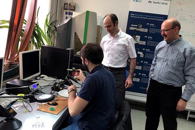 Ersa engineer Dietmar Wolpert (white shirt) and head of department Prof. Dr. Ioan Lie (plaid shirt) observe the use of the new soldering tools in the electronics laboratory of the University of Timisoara
