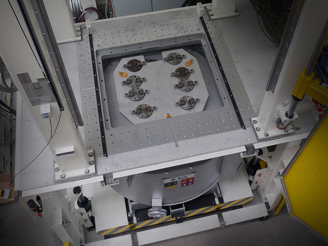 View with eight riser connections Sprue box with freely selectable number of risers