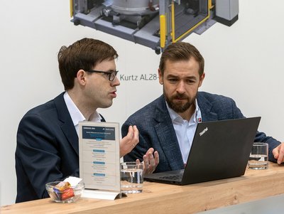 Lively discussions on individual solutions using low pressure casting and trimming technology took place