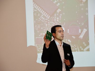 Michael Haas, Product Manager Reflow Technology at Ersa, presented the possibilities of the EXOS 10/26 vacuum soldering machine, among others