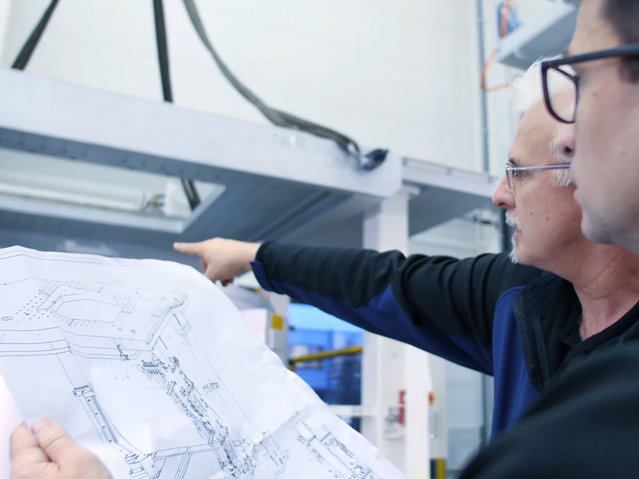 Kurtz Ersa - Partner for your production automation Discussion between two Kurtz Ersa employees